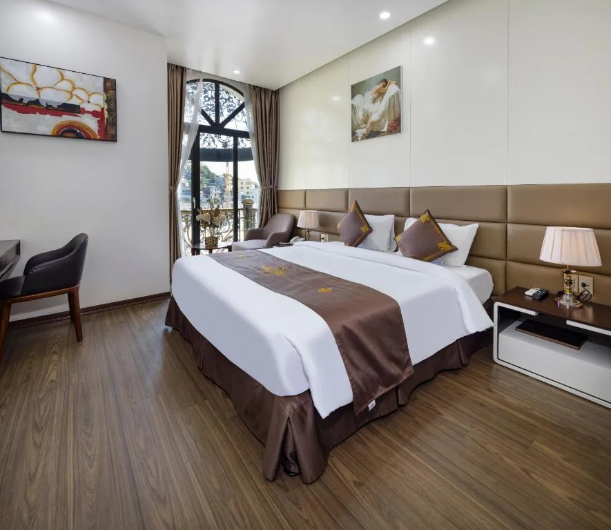 Deluxe King Room — Diamond Luxury Hotel
